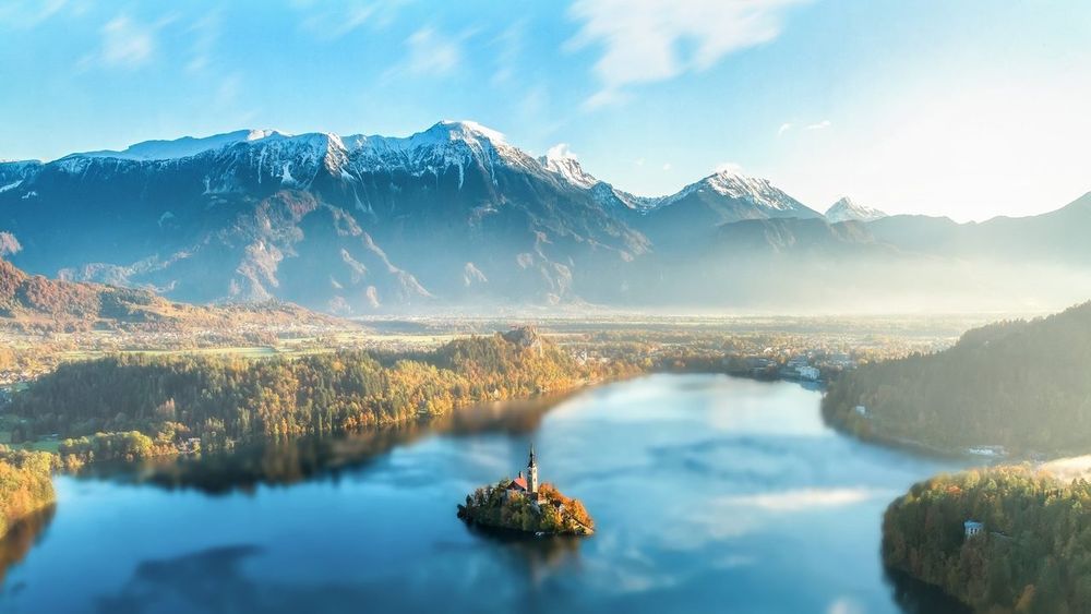 Bleder See mit Insel und Kirche vor den Bergen